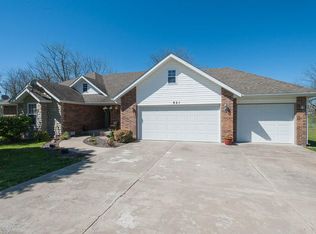 821 S Saratoga St, Willard, MO 65781