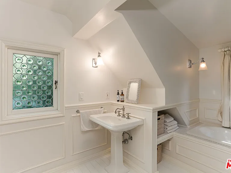 4880 Queen Florence Ln — Photo 33