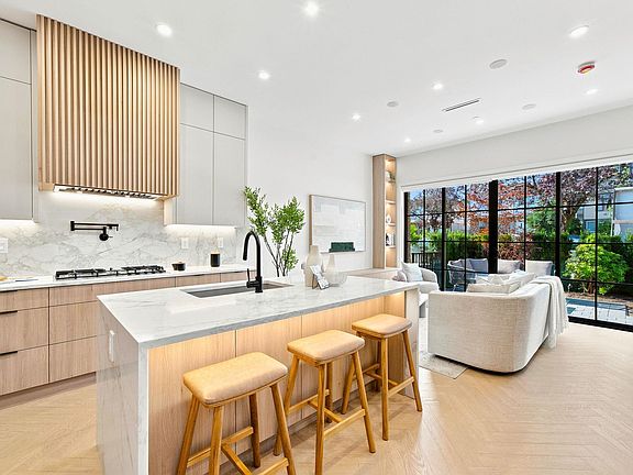 5th image of 646 E 23rd Ave #2