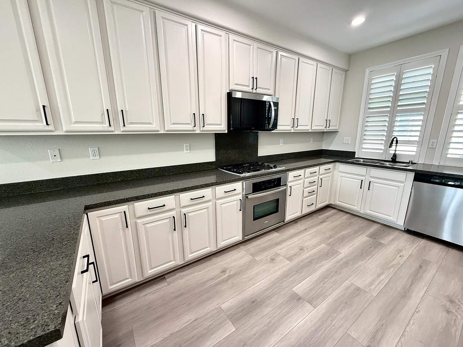 4 bed, 1930 sqft, $5,200 — Photo 3
