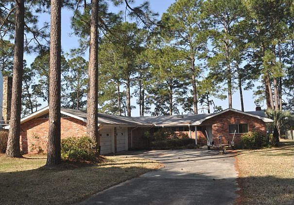1st image of 834 Plantation Dr