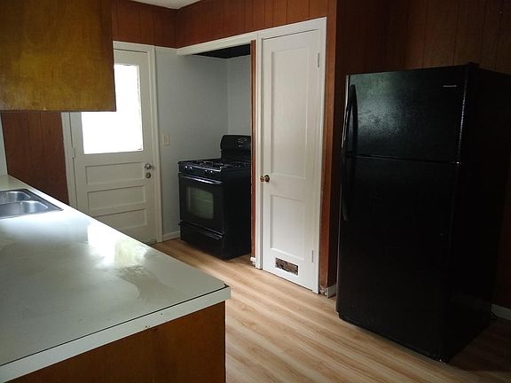 2nd image of 2609 Drexel St