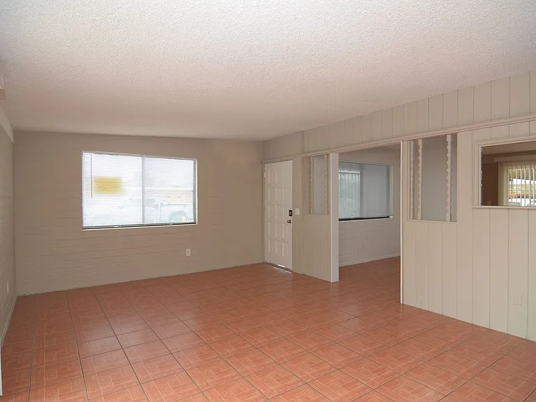 1074 W Pennsylvania Dr — Photo 4