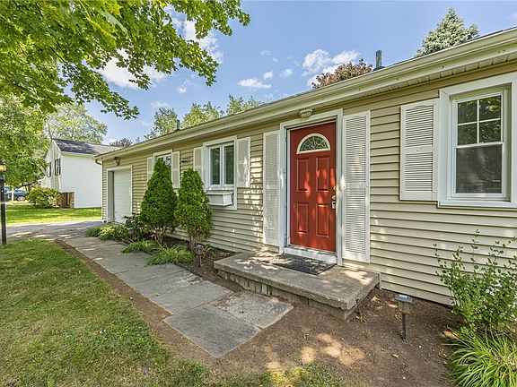 3rd image of 30 Newport Dr