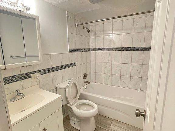 5th image of 2200 S Illinois Ave #9