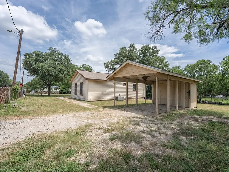 1515 Geneva St — Photo 17