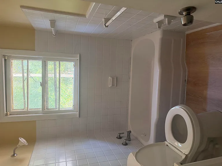 1111 Standish St — Photo 13