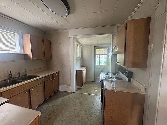 3rd image of 149 W North St