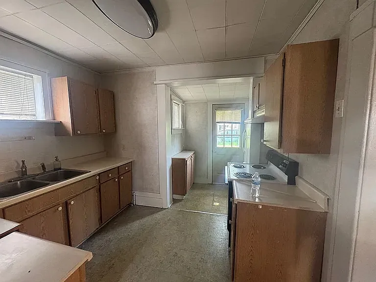 149 W North St — Photo 3