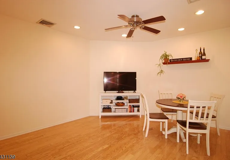 124 E Main St #209 — Photo 7
