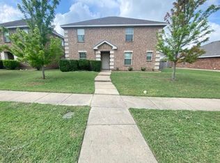 711 Locustberry Dr, Red Oak, TX 75154