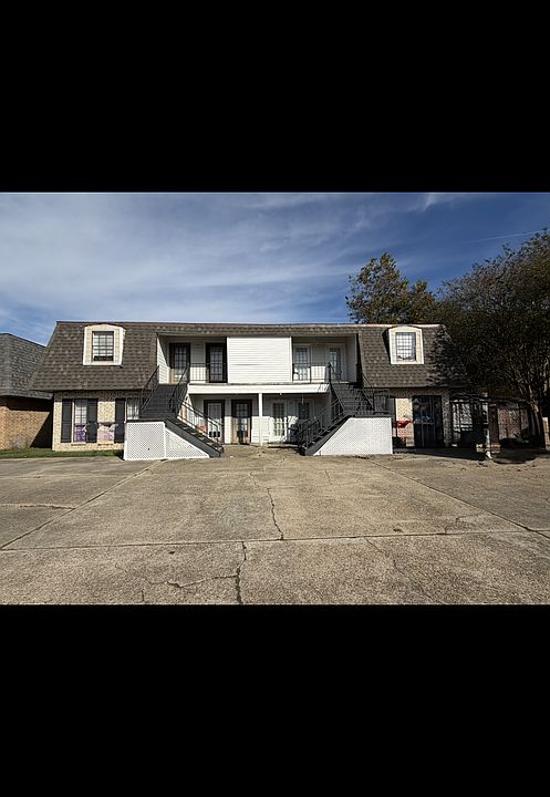 2nd image of 106 Vaucluse Dr #3