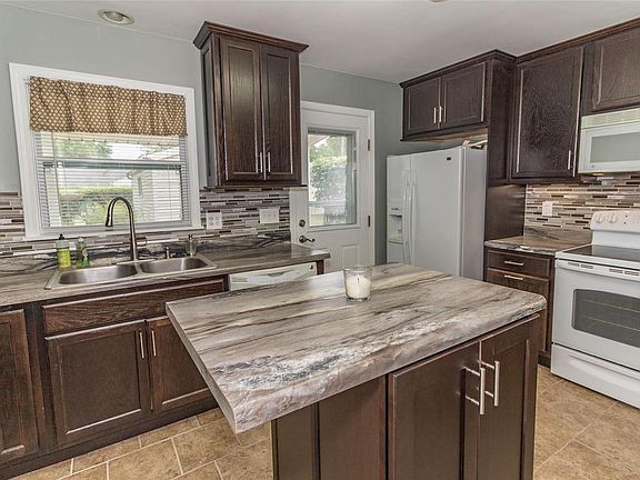 5th image of 7832 Carlsbad Dr