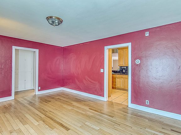 4th image of 537 W Park St