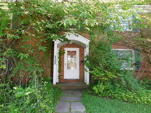 3rd image of 19208 Chagrin Blvd