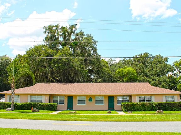 Front of building. Well maintained, friendly quiet neighbors in the building.