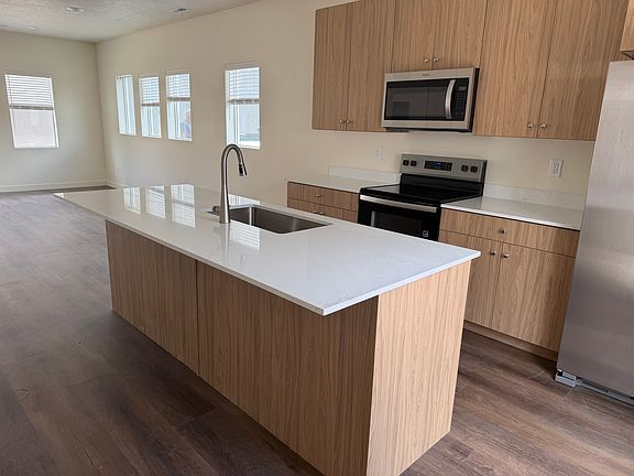 2nd image of 922 W Euclid Ave #2