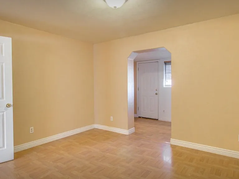 2448 W Freeway Ln — Photo 12