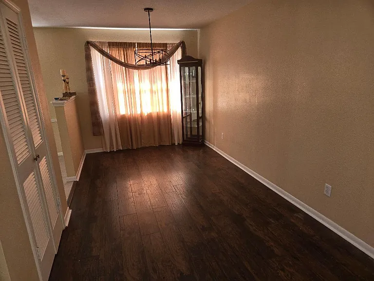 7911 Southmeadow Dr — Photo 10
