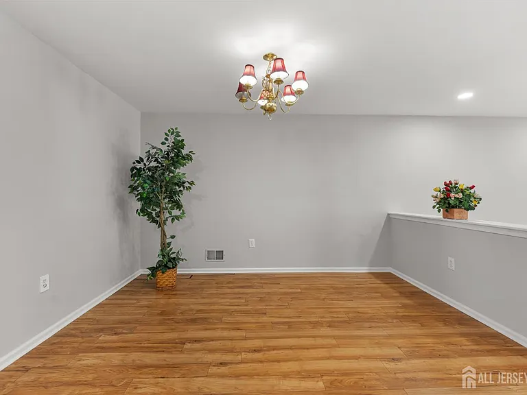 16 Lee Ct #405 — Photo 17