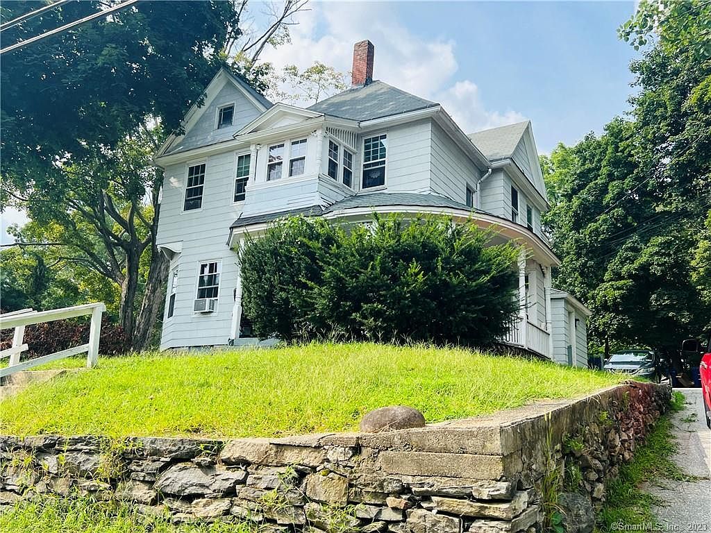 70 Walnut St, Putnam, CT 06260 Zillow