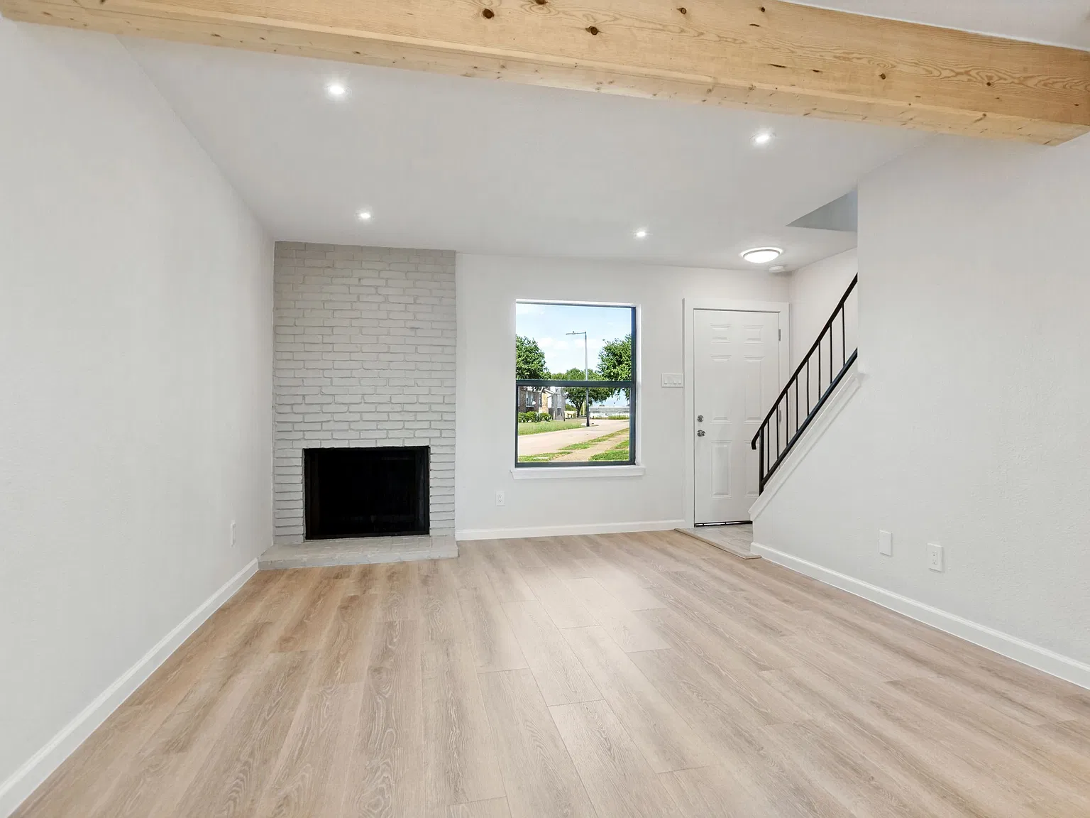 2 bed, 1.5 bath, 1040 sqft, $1,649 — Photo 1