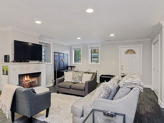 5th image of 1342 W Webster Ave APT 1