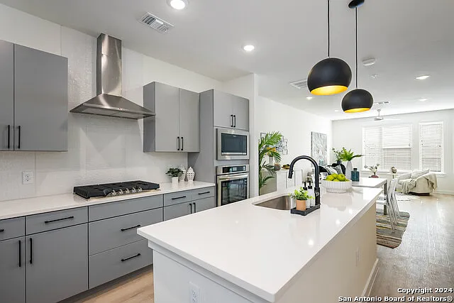 3 bed, 2.5 bath, 1953 sqft, $2,999 — Photo 2