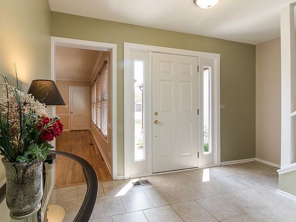 3rd image of 40 White Oak Cir
