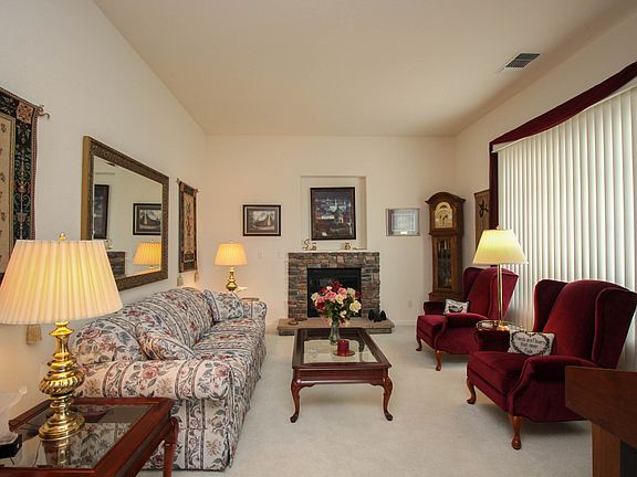 4th image of 266 Yosemite Cir