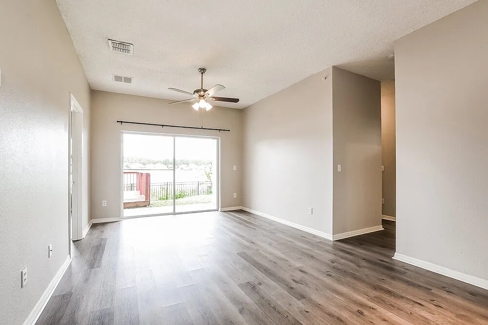 3 bed, 2.0 bath, 1259 sqft, $2,185 — Photo 3