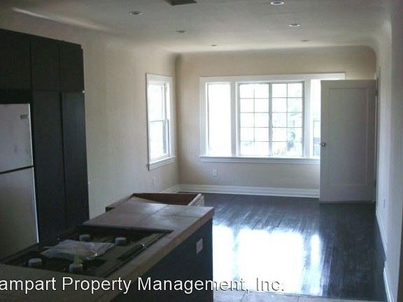 3rd image of 1271 1/2 W 37th Pl #3375326