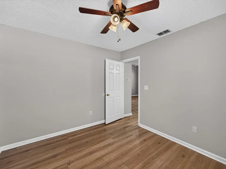 9256 Dale View Ln W — Photo 22