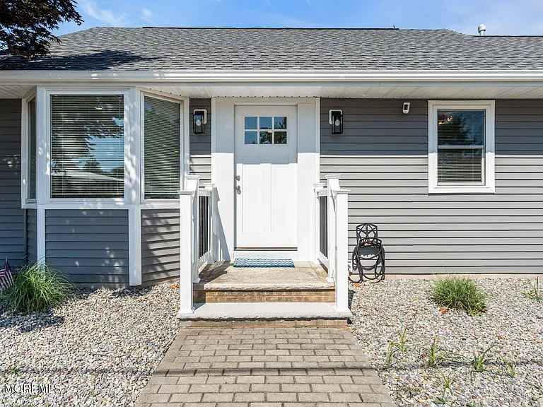 501 Forman Ave — Photo 3