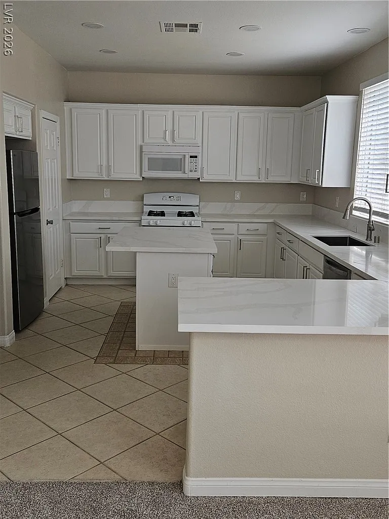 4 bed, 2.5 bath, 1885 sqft, $2,300 — Photo 2