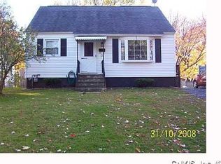 121 Millen Dr, North Syracuse, NY 13212