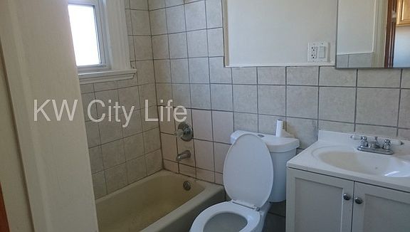 3rd image of 723 Bergen Ave