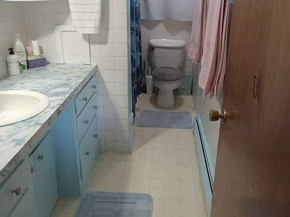3rd image of 227 Saint Albans Rd #2