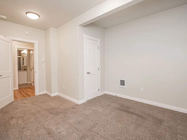 17 Saint Helens Ave — Photo 38