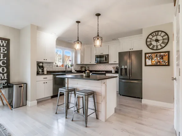 218 Memorial Highway, North Yarmouth, ME 04097