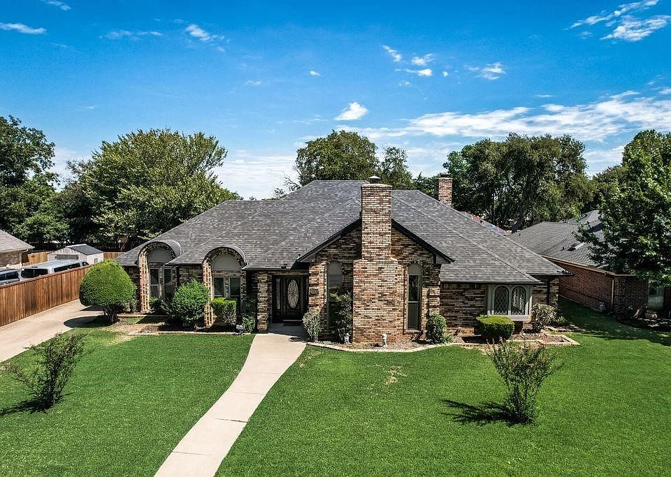 1st image of 1011 Briar Hill Cir