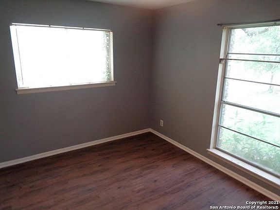 4th image of 4215 Bunker Hill St