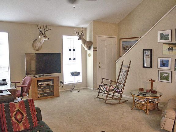 4th image of 1122 Green Meadow St