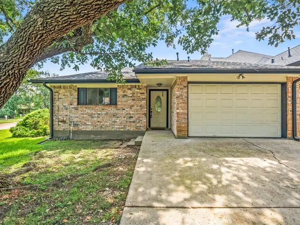 101 Fairway View Ln, Montgomery, TX 77356