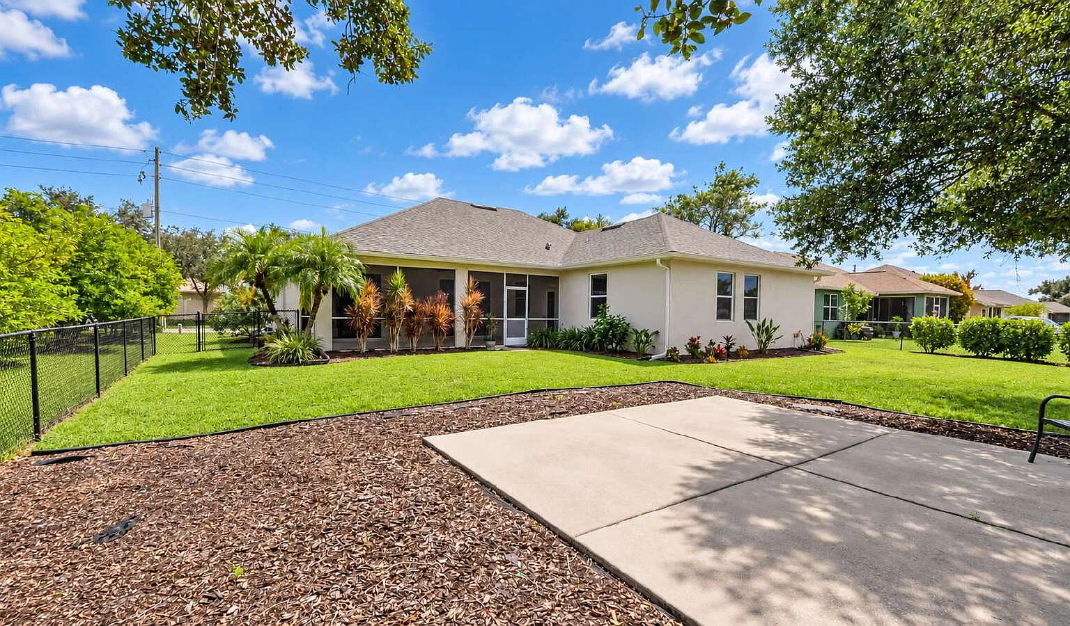 4 bed, 2.0 bath, 1963 sqft, $2,295 — Photo 2