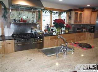 42 Southview Ter, Middletown, NJ 07748