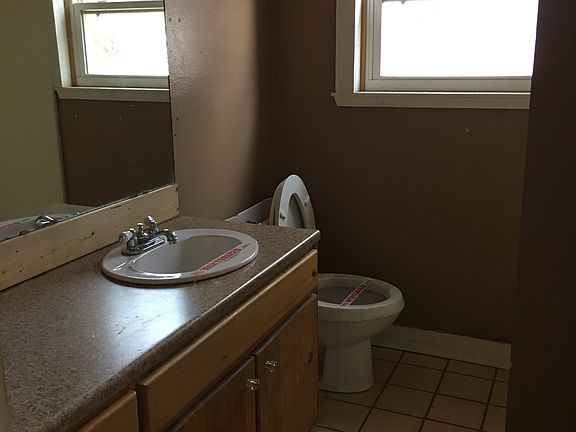 2nd image of 1409 Willow
