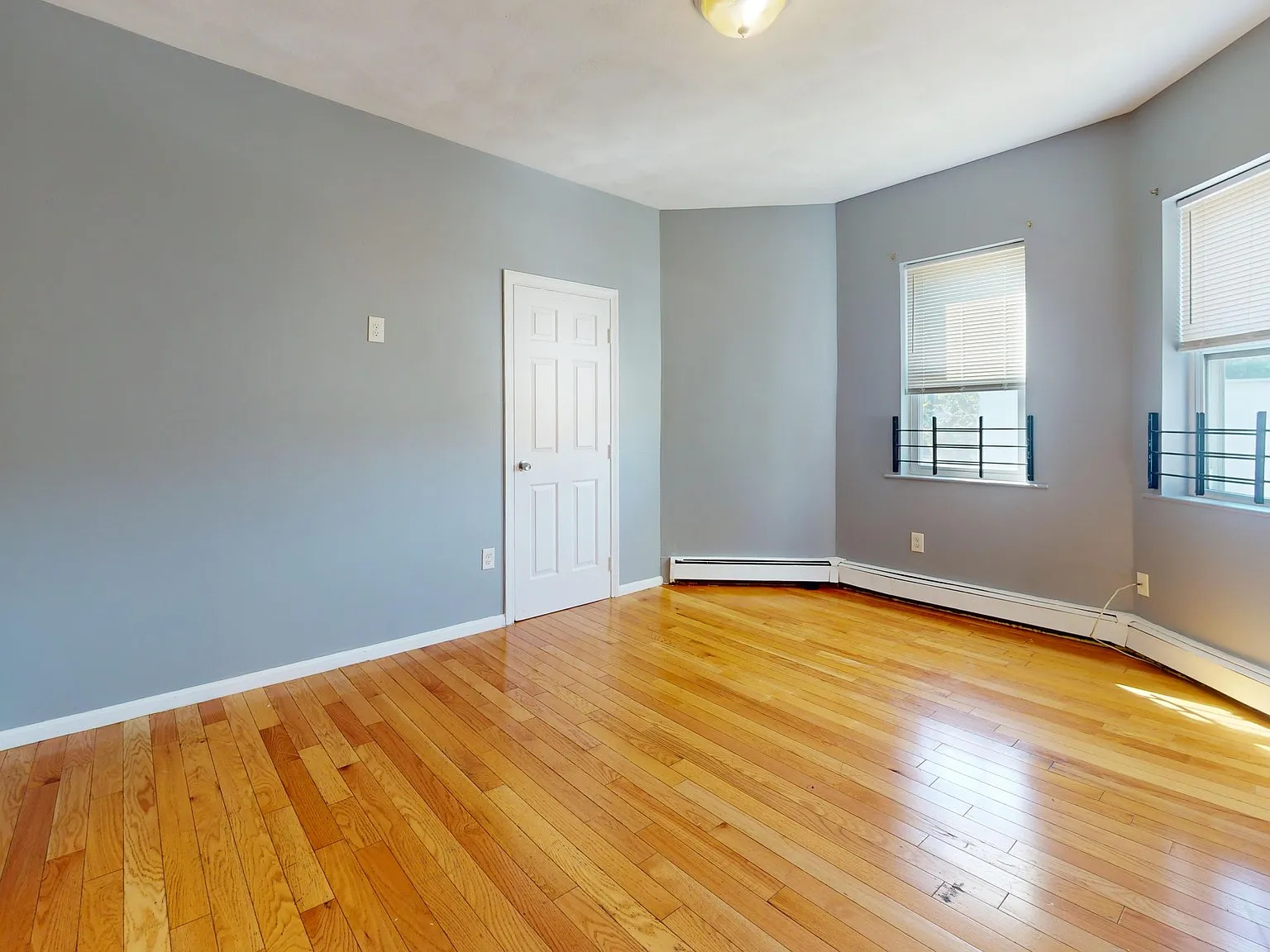 2 bed, 1.0 bath, 750 sqft, $2,950 — Photo 3