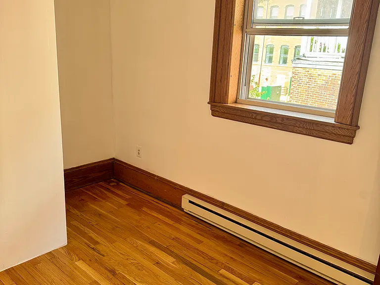 18 E Main St — Photo 3