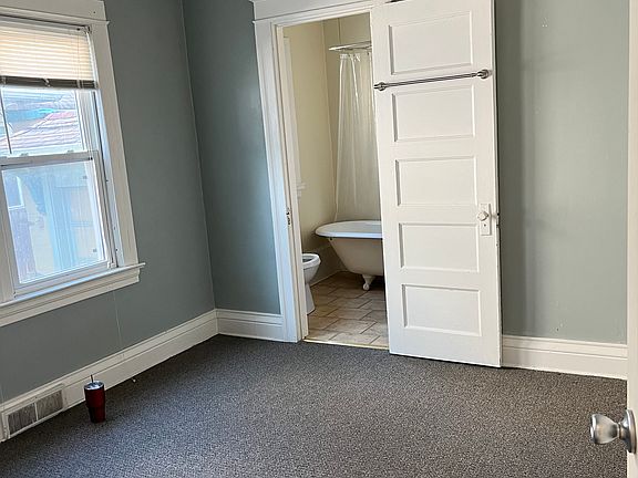 5th image of 100 Woodlawn St
